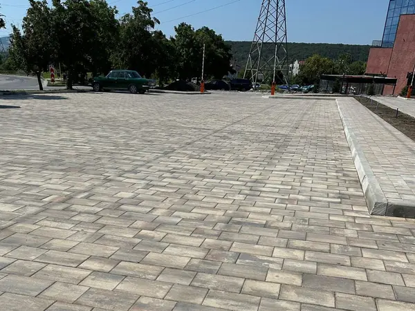 «Новый город» в укладке — парковка, серо-бежевый микс